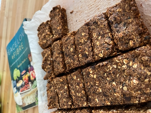 snacks bars made with whole grains